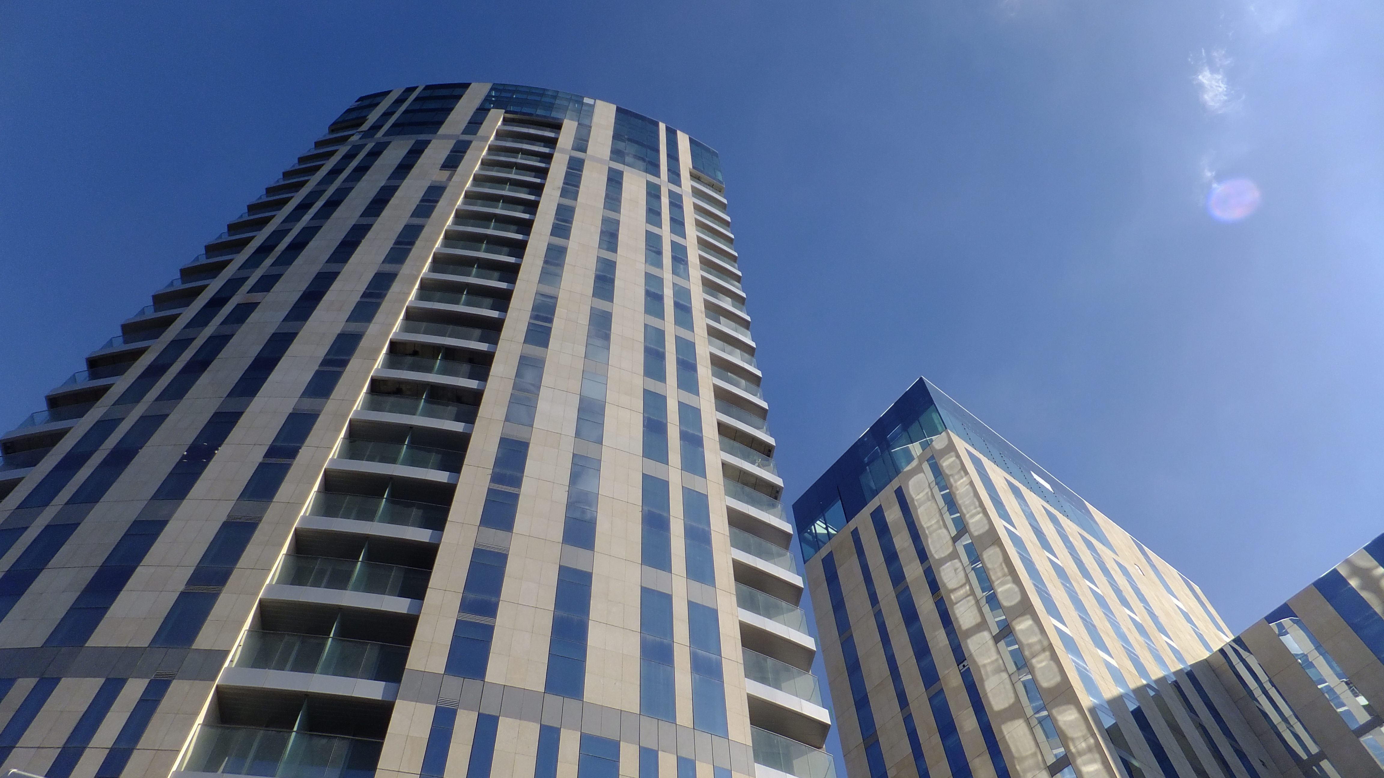 Greenwich tower and hotel sees cracks on exterior – wholesale cladding replacement required